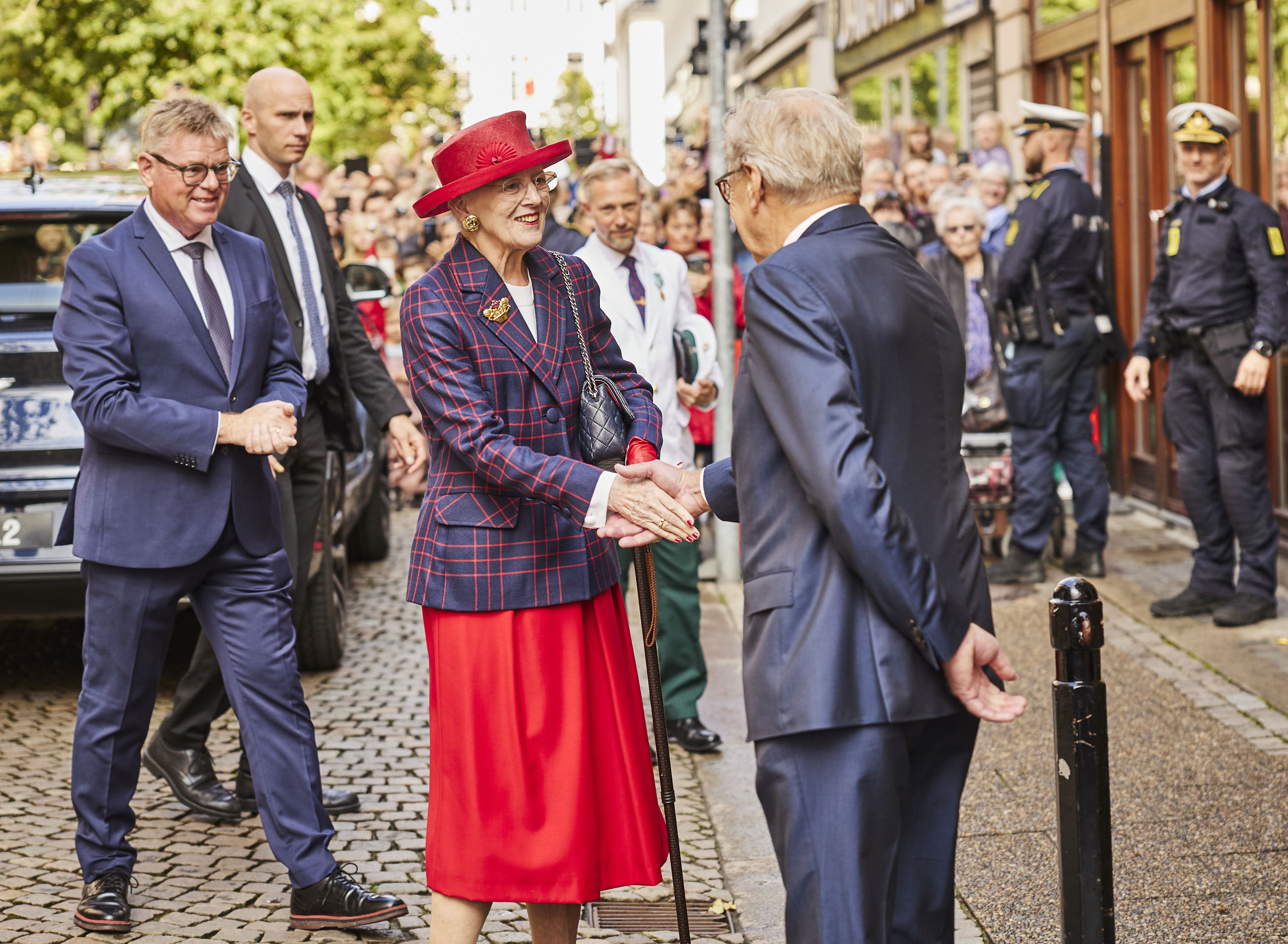 Dronningen på vej til Hotel Randers